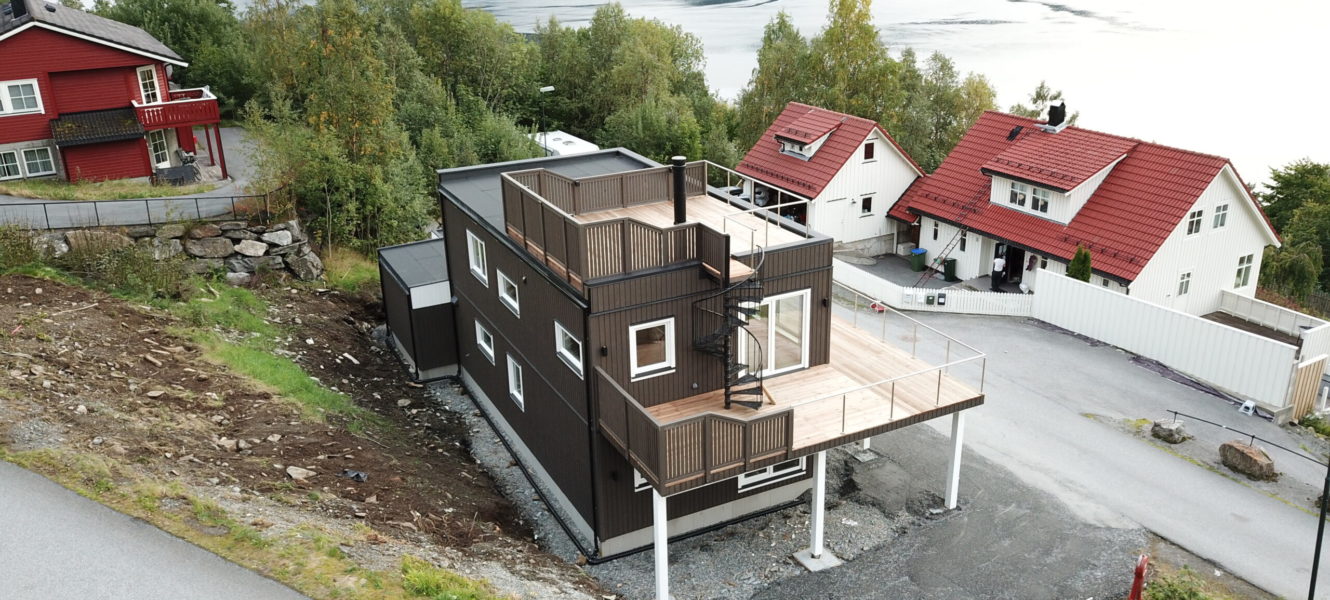 Produktion von neuen Häusern in einer Serie von zweistöckigen modularen Häusern für den norwegischen Markt.